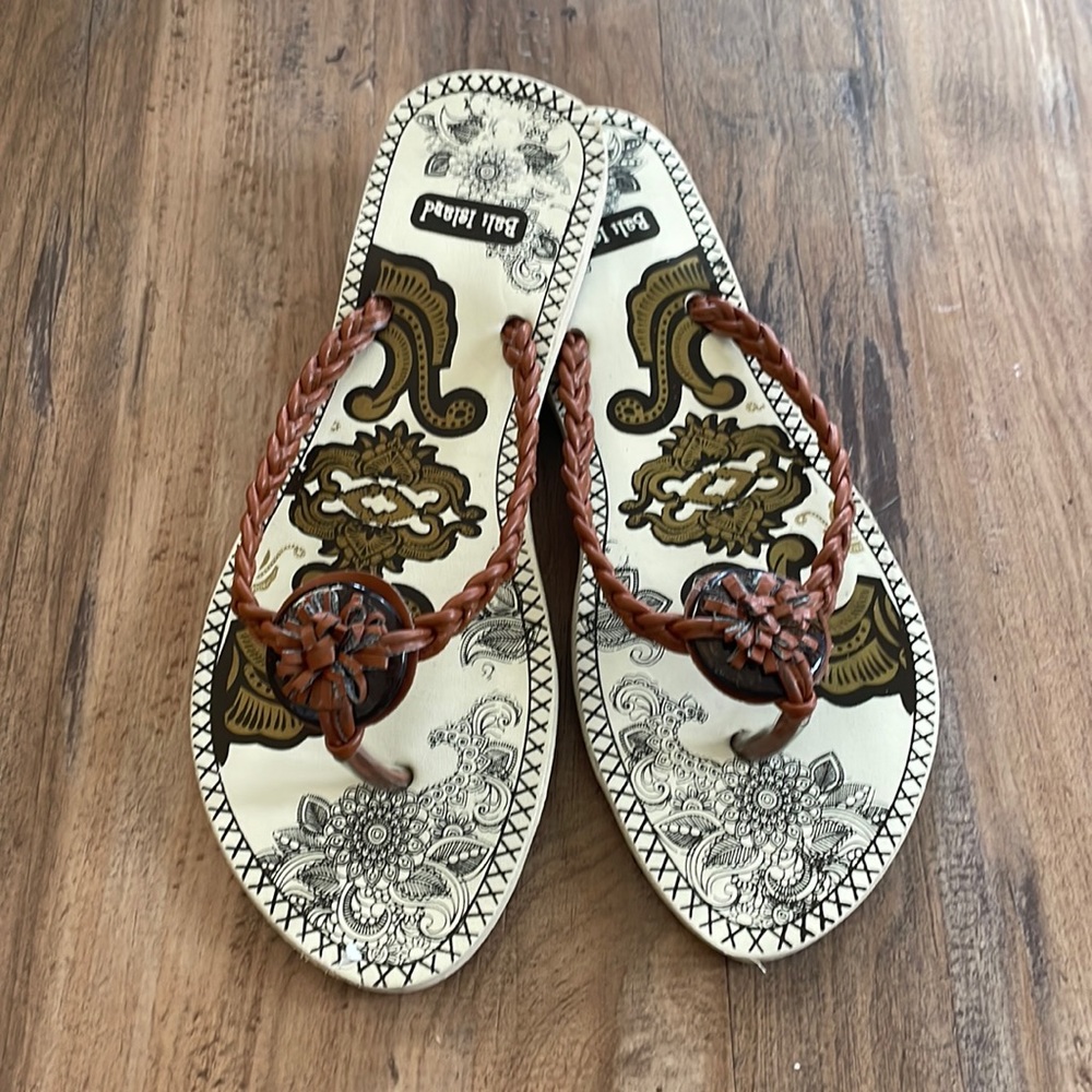 Bali Island Flips Flops Tan Size 8.5